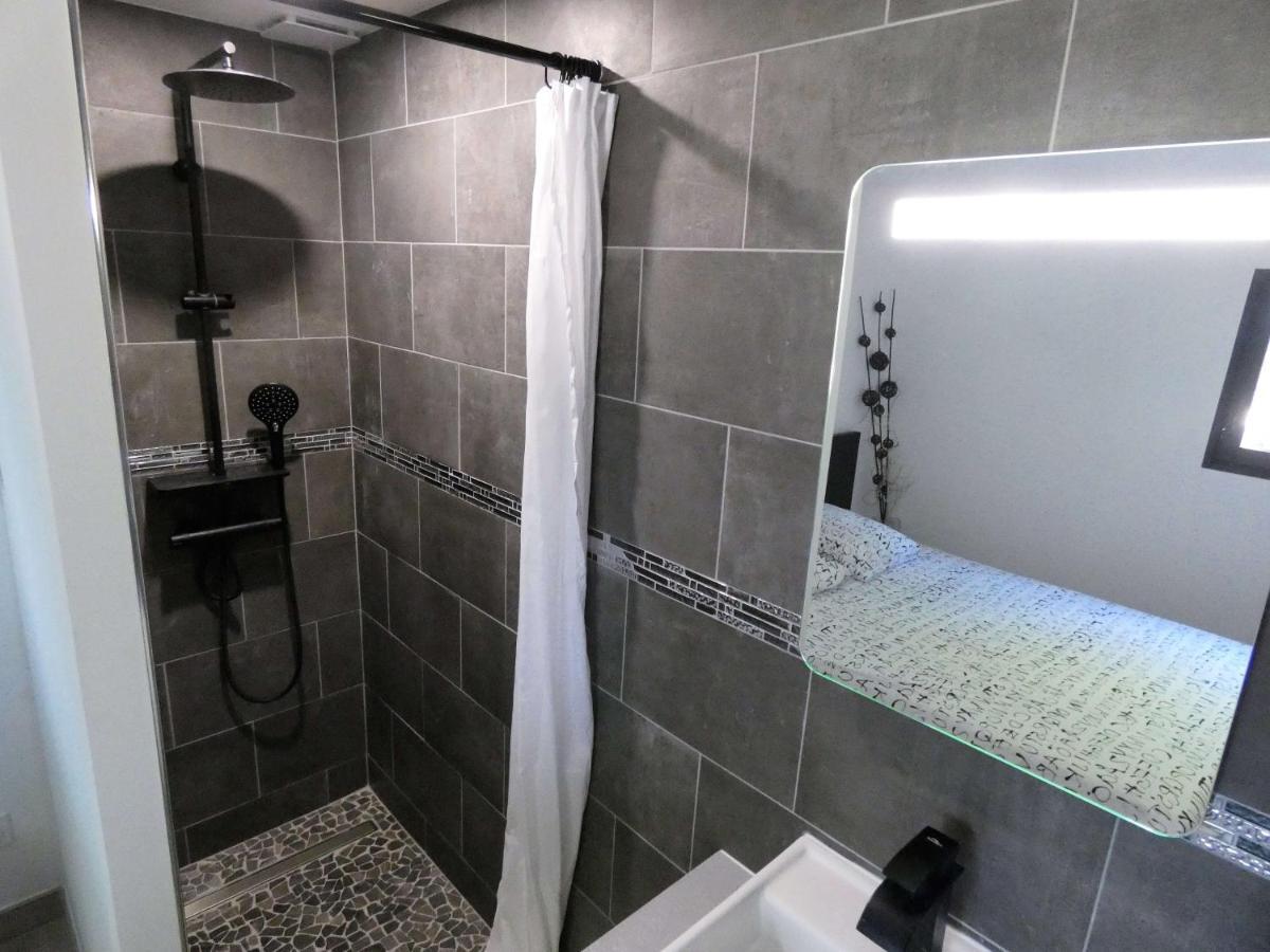 Proche Lac Du Salagou, Chambre Agreable Avec Salle D'Eau Et Wc Prive Lacoste  Exterior foto