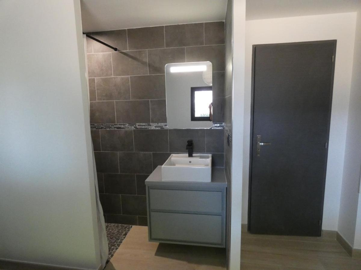 Proche Lac Du Salagou, Chambre Agreable Avec Salle D'Eau Et Wc Prive Lacoste  Exterior foto